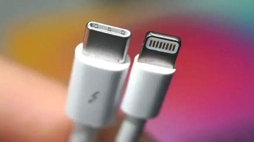 Используйте официальное зарядное устройство Apple — проблема с черным экраном iPhone 14