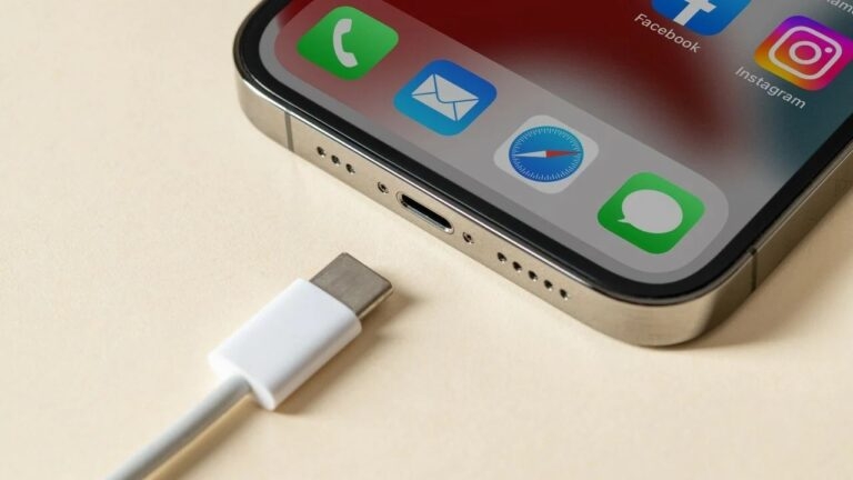 Apple iPhone USB C Charging