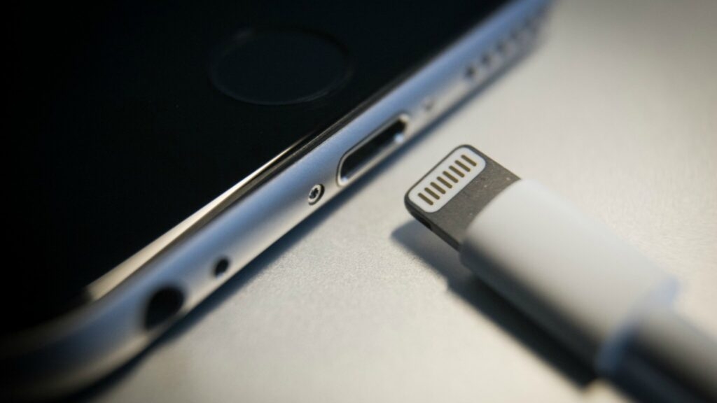 Older iPhones Might Receive USB-C Charging 1