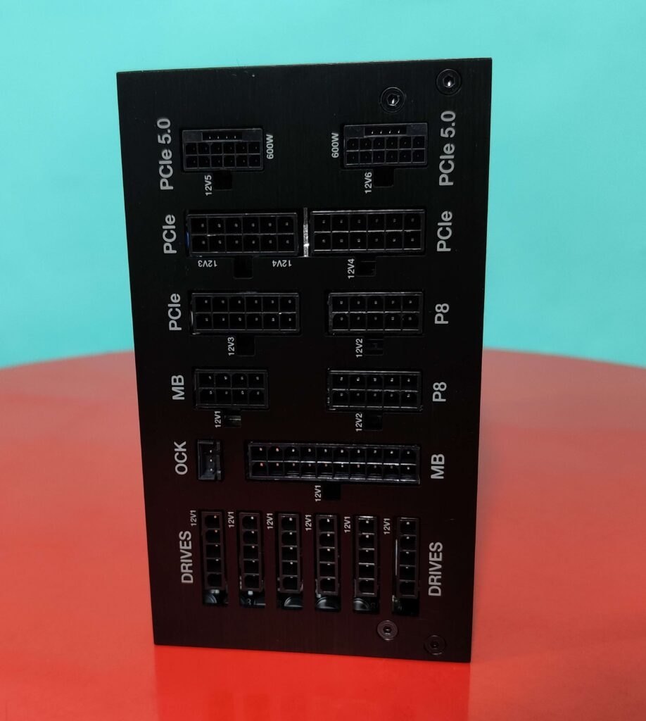 Connectivity - Dark Power Pro 13 1300W