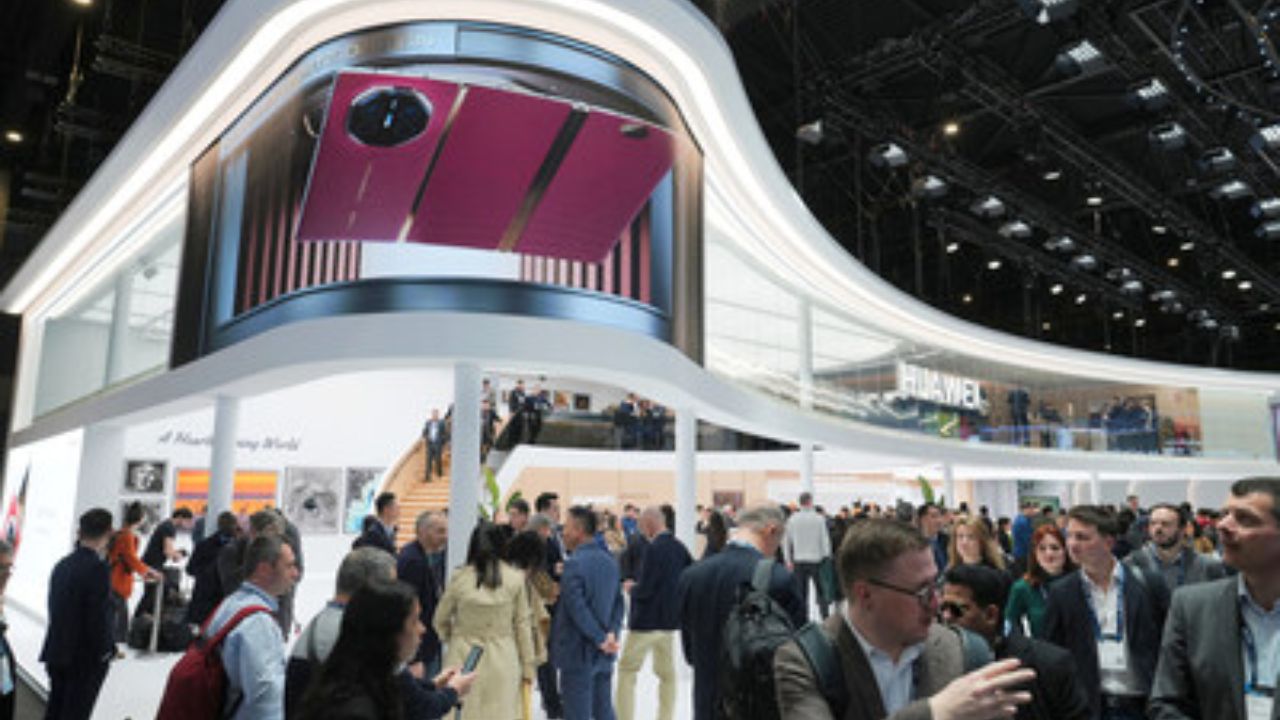 MWC 2025 Huawei's Tri-Fold